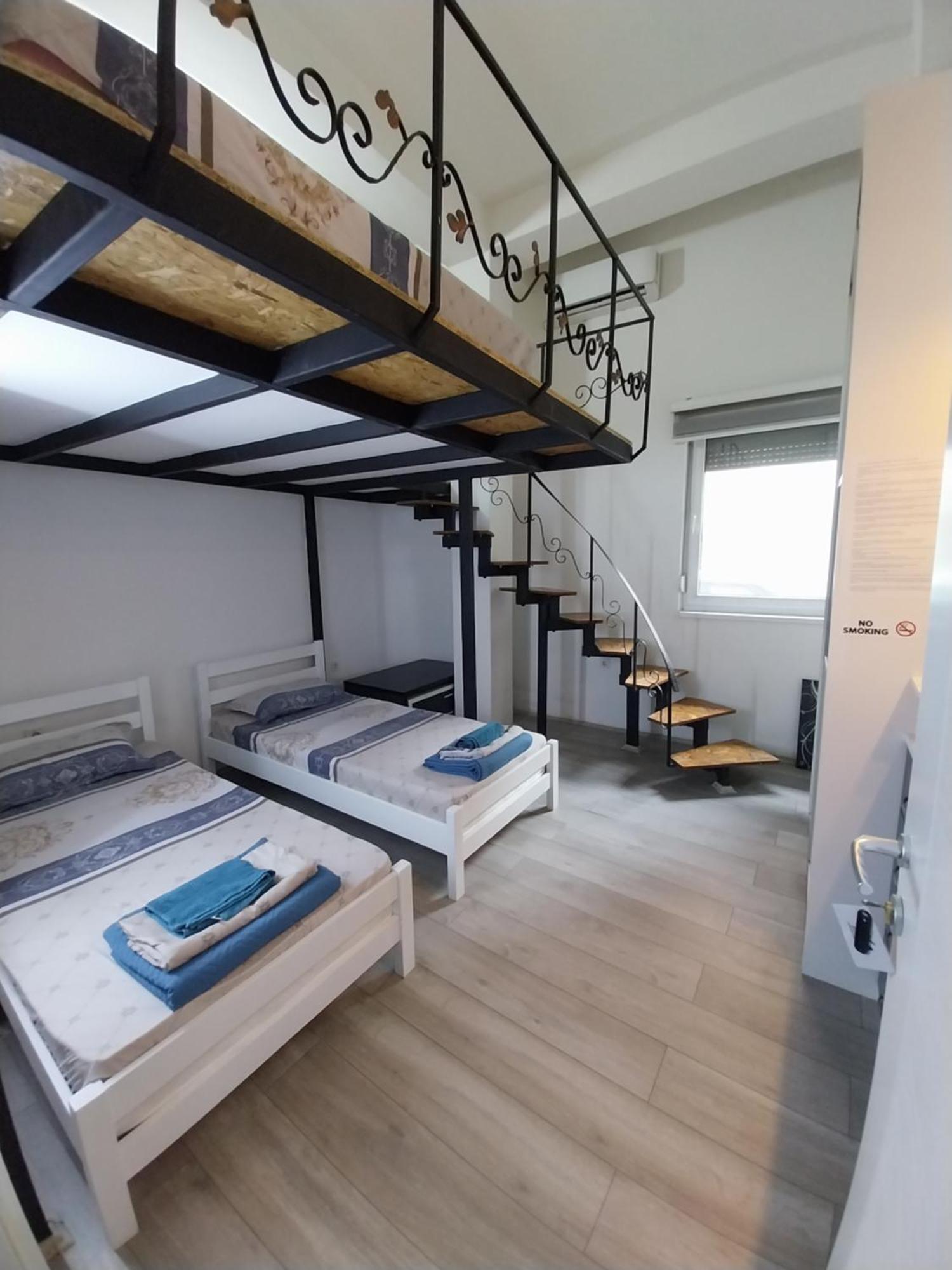 Dm Hostel And Apartments Üsküp Dış mekan fotoğraf